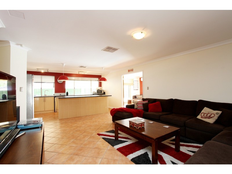 11 Menteith Place, Kinross WA 6028