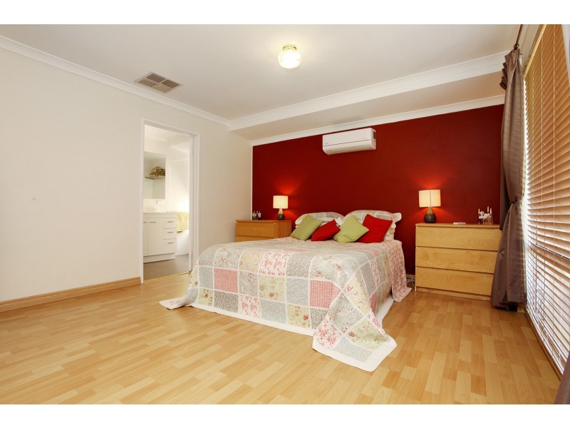 11 Menteith Place, Kinross WA 6028