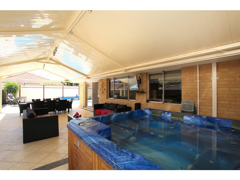 11 Menteith Place, Kinross WA 6028