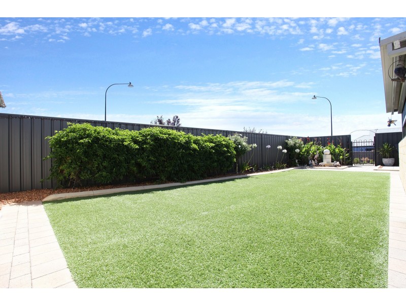 14 WELBY CRESENT, High Wycombe WA 6057