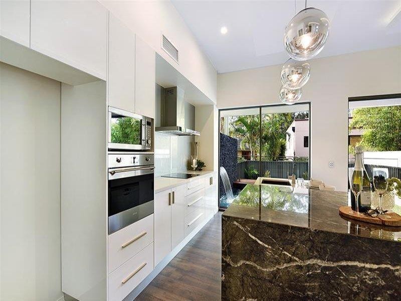 7B Heeb St, Bundall QLD 4217