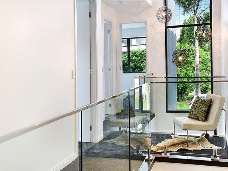 7B Heeb St, Bundall QLD 4217