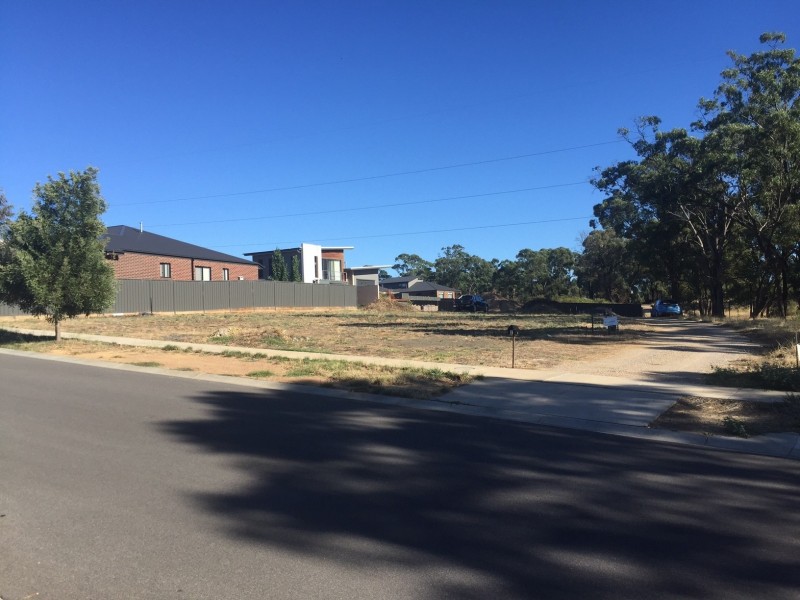 4 Bentley Terrace, Quarry Hill VIC 3550