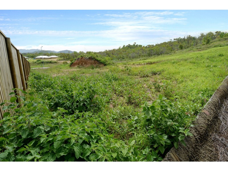 21 Holbourne Street, Bushland Beach QLD 4818