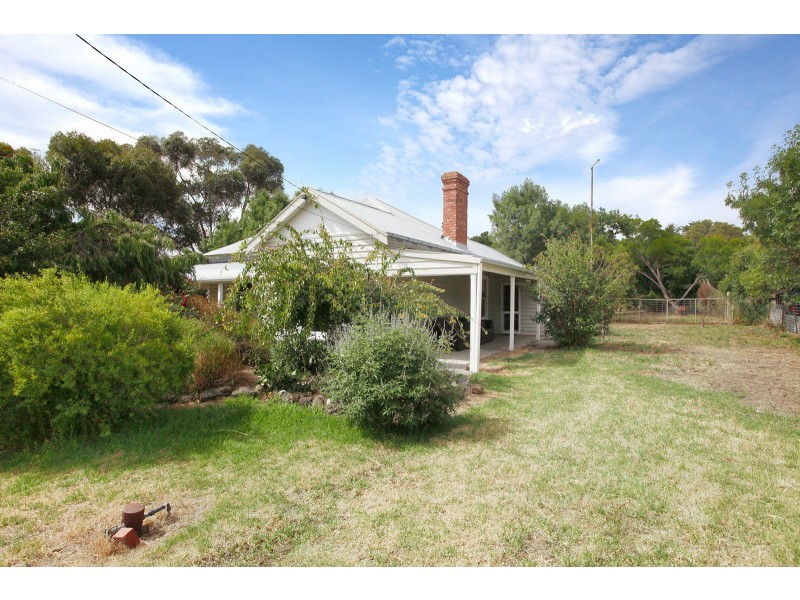 17 William St, Lismore VIC 3324