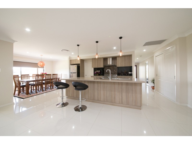 33 Lincoln Parkway, Dubbo NSW 2830