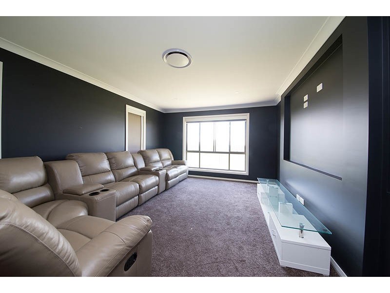 33 Lincoln Parkway, Dubbo NSW 2830