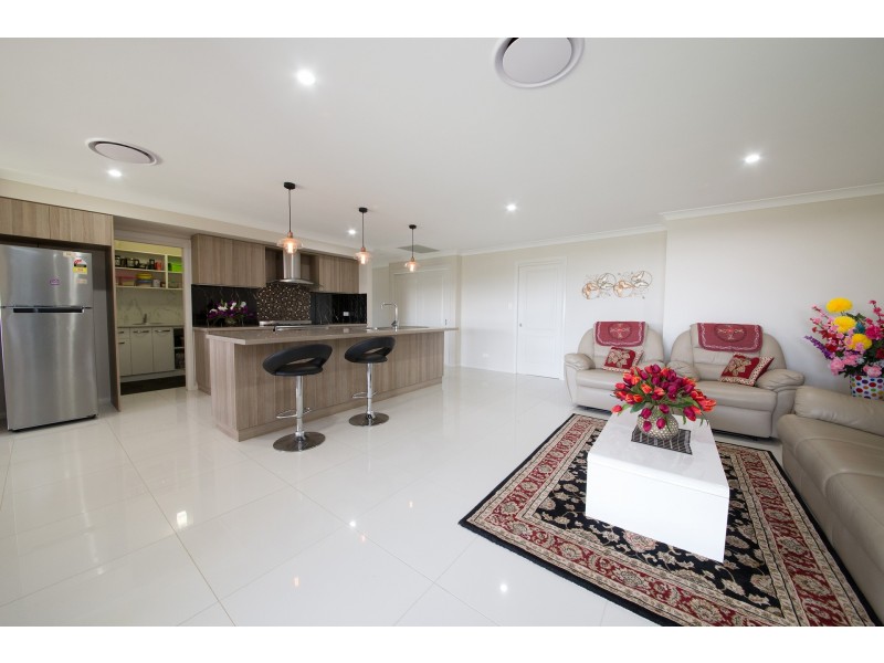 33 Lincoln Parkway, Dubbo NSW 2830