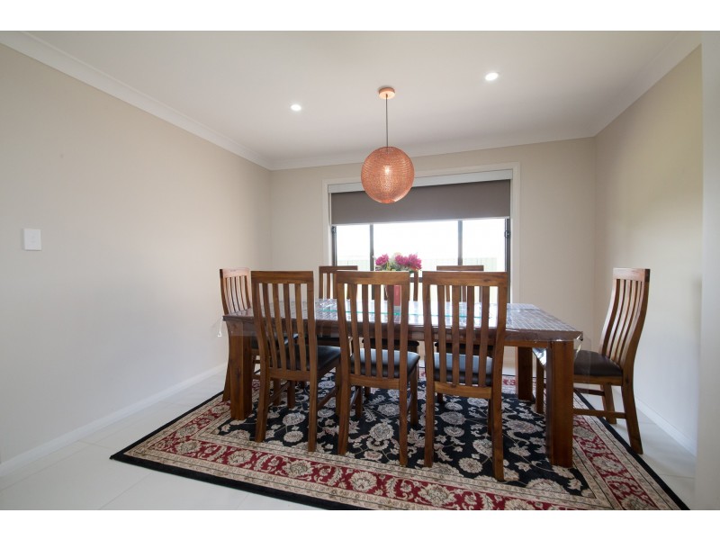 33 Lincoln Parkway, Dubbo NSW 2830