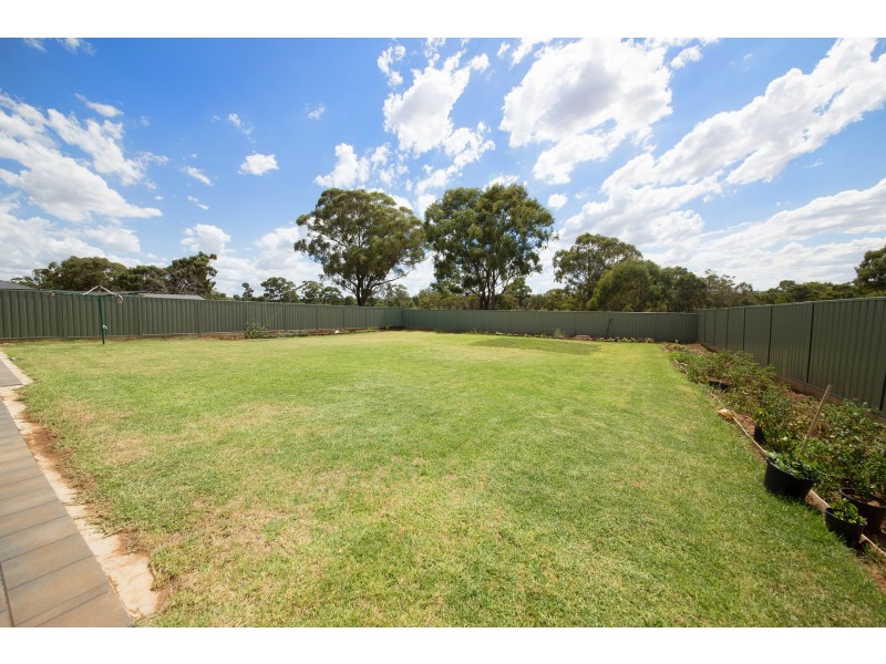 33 Lincoln Parkway, Dubbo NSW 2830