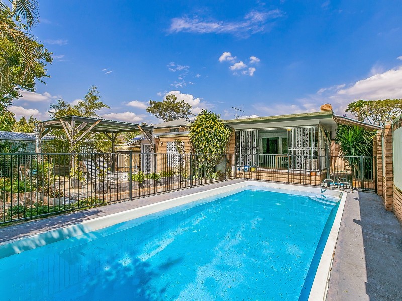 34 William Parade, Fairfield QLD 4103