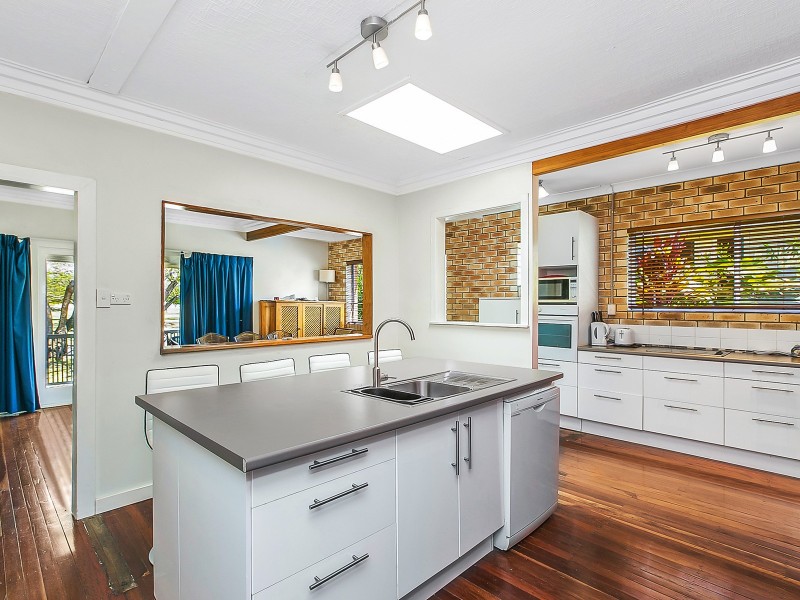 34 William Parade, Fairfield QLD 4103