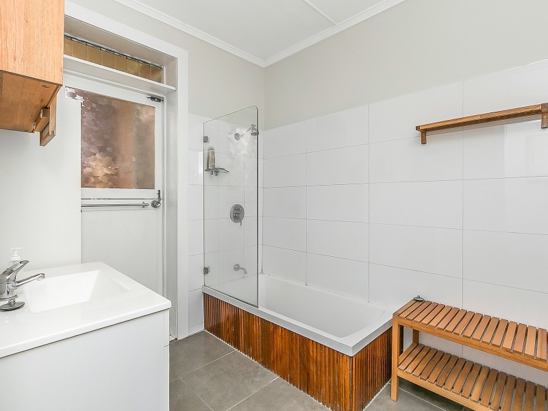 34 William Parade, Fairfield QLD 4103