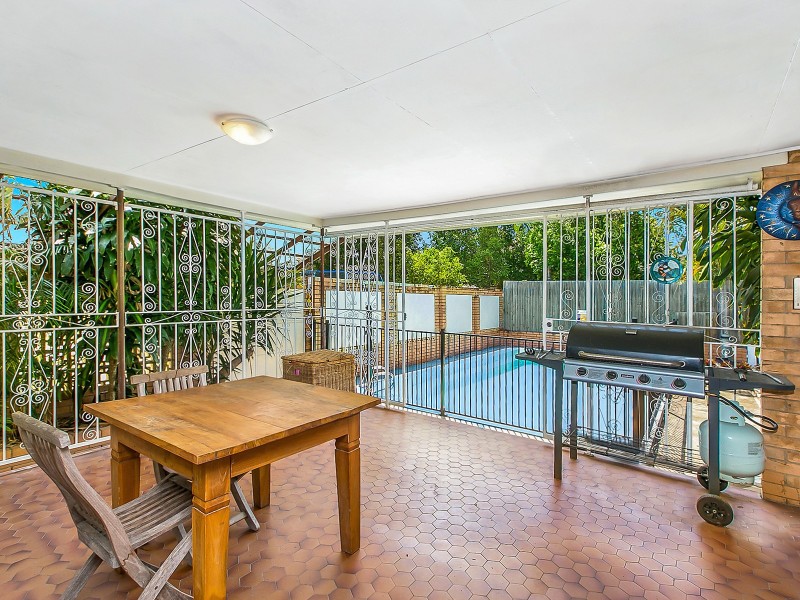 34 William Parade, Fairfield QLD 4103