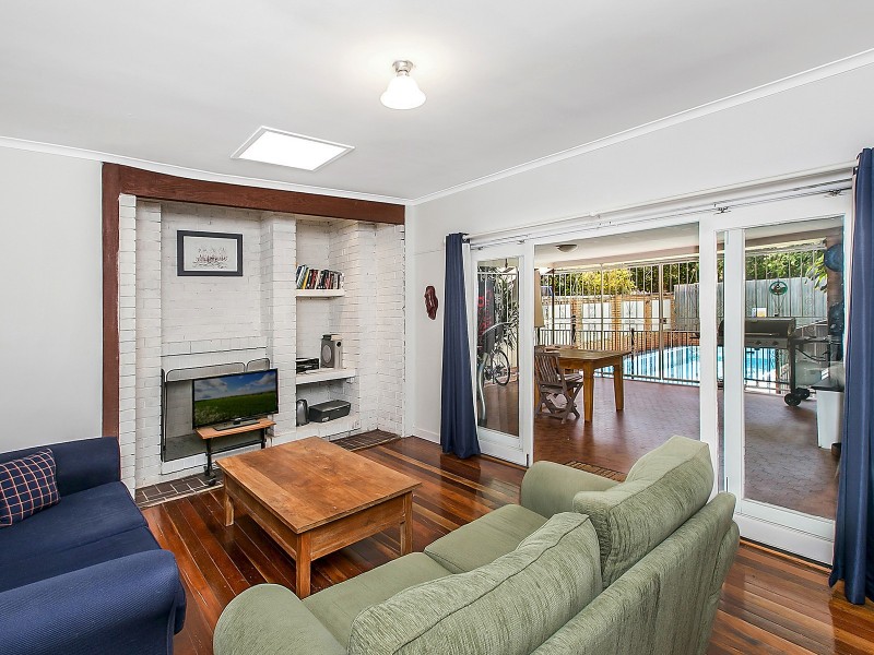 34 William Parade, Fairfield QLD 4103