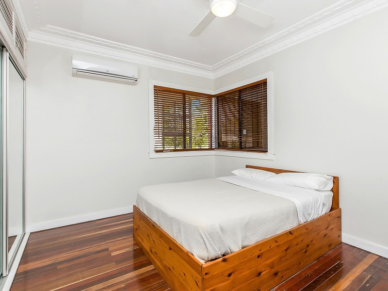 34 William Parade, Fairfield QLD 4103