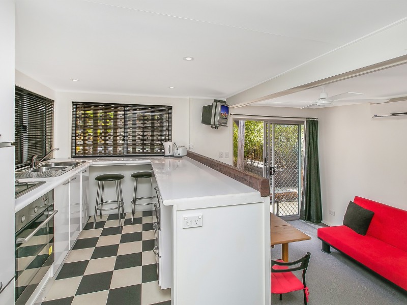 34 William Parade, Fairfield QLD 4103