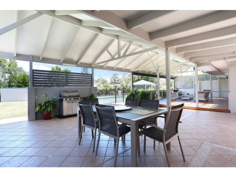 8 Woodroffe Street, Little Mountain QLD 4551