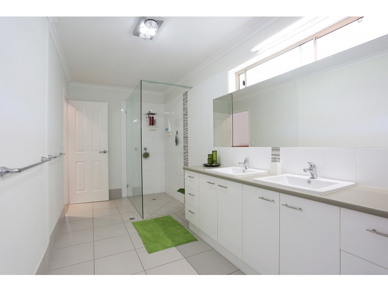 8 Woodroffe Street, Little Mountain QLD 4551