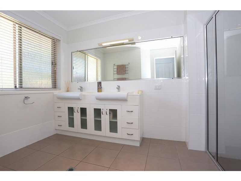 8 Woodroffe Street, Little Mountain QLD 4551