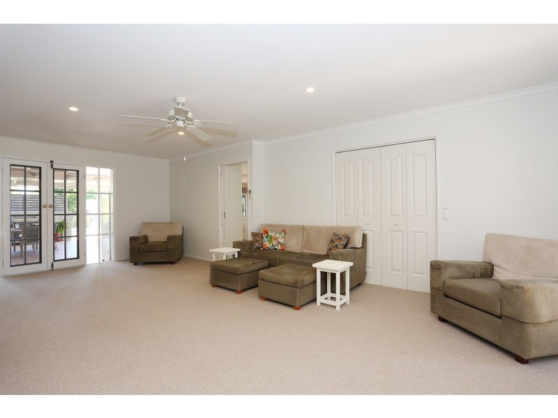 8 Woodroffe Street, Little Mountain QLD 4551