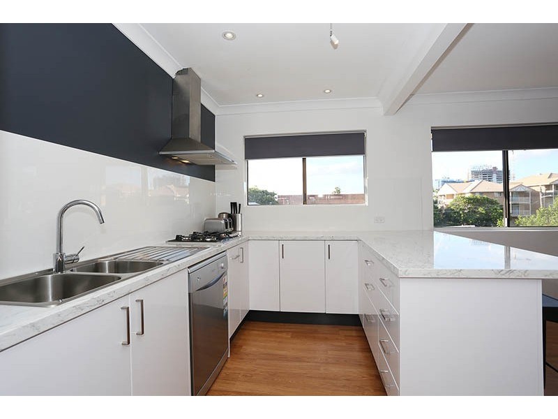 4/42 Macaulay St, Coorparoo QLD 4151
