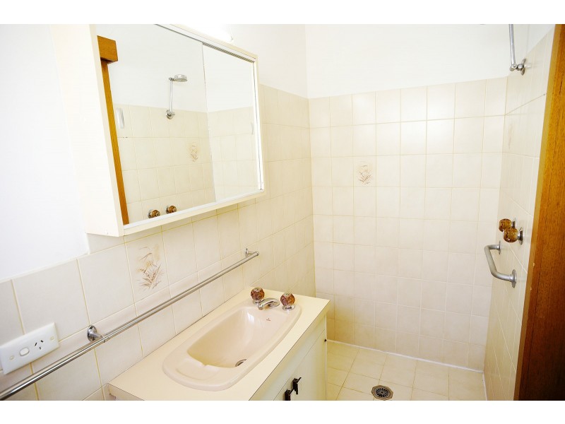 478 Schaefer Street, Lavington NSW 2641