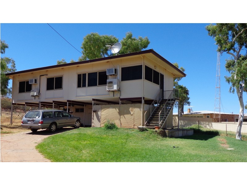 13 Main Street, Meekatharra WA 6642