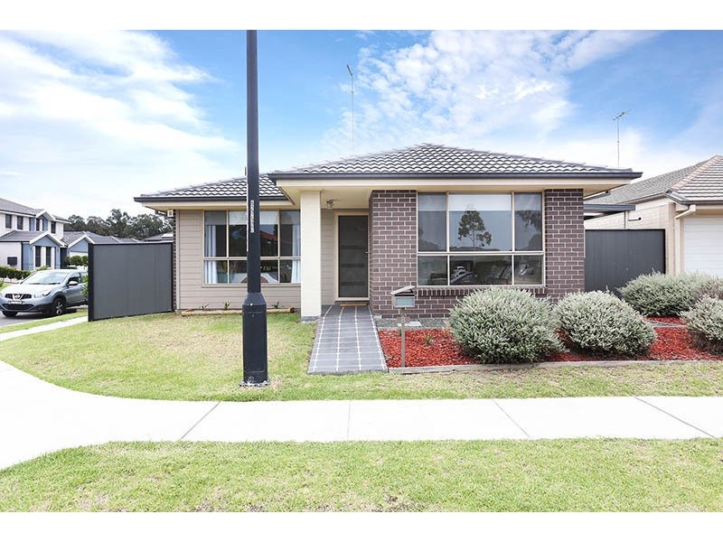 8 Hendon Street, Ropes Crossing NSW 2760