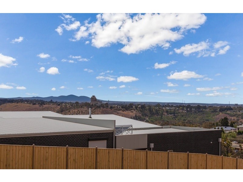 7-8 Chalon Court, Highton VIC 3216