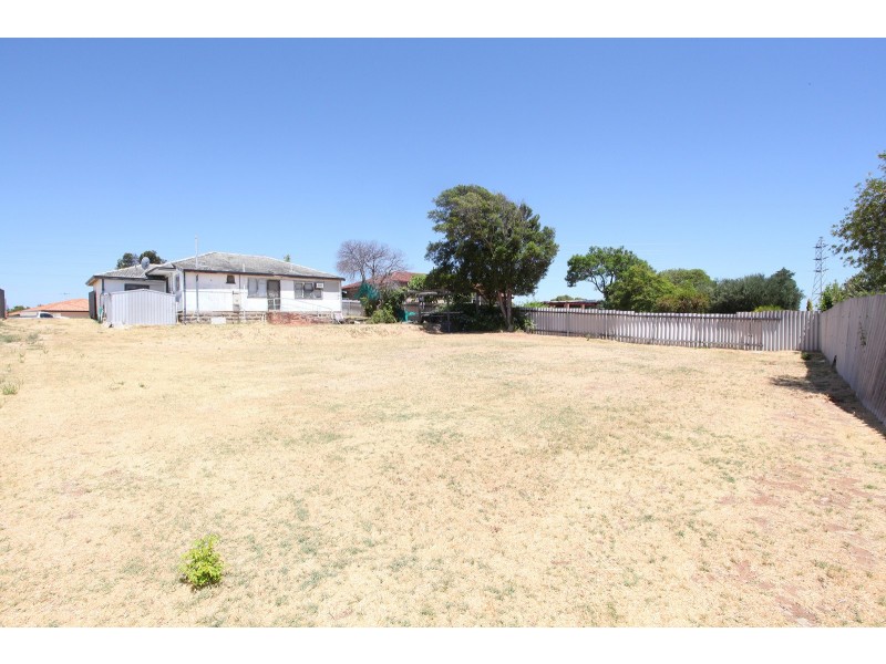 15 Bitton Street, Hamilton Hill WA 6163