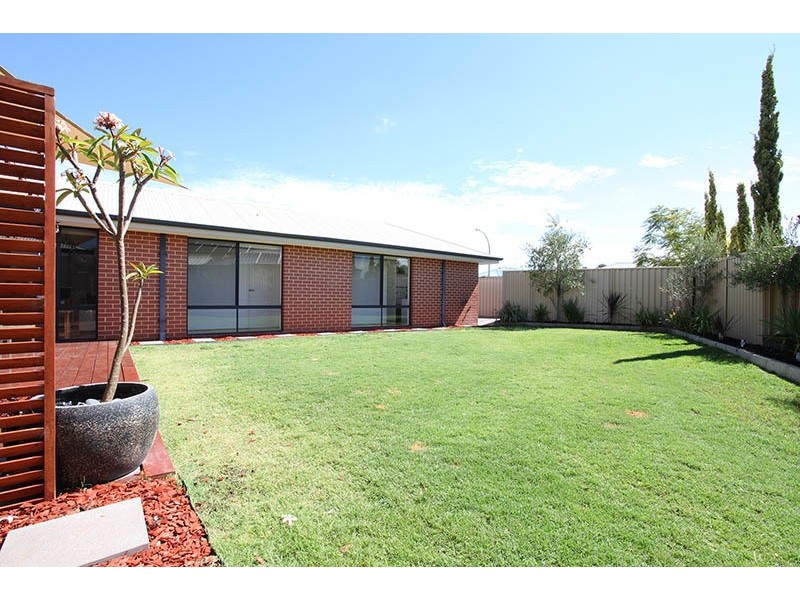 26 Januk Turn, South Guildford WA 6055