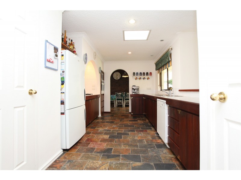 14 Lakeview Place, Bibra Lake WA 6163