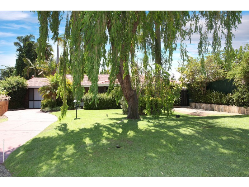 14 Lakeview Place, Bibra Lake WA 6163