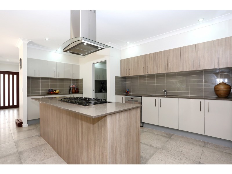 10 Honey Myrtle Road, Noosa Heads QLD 4567