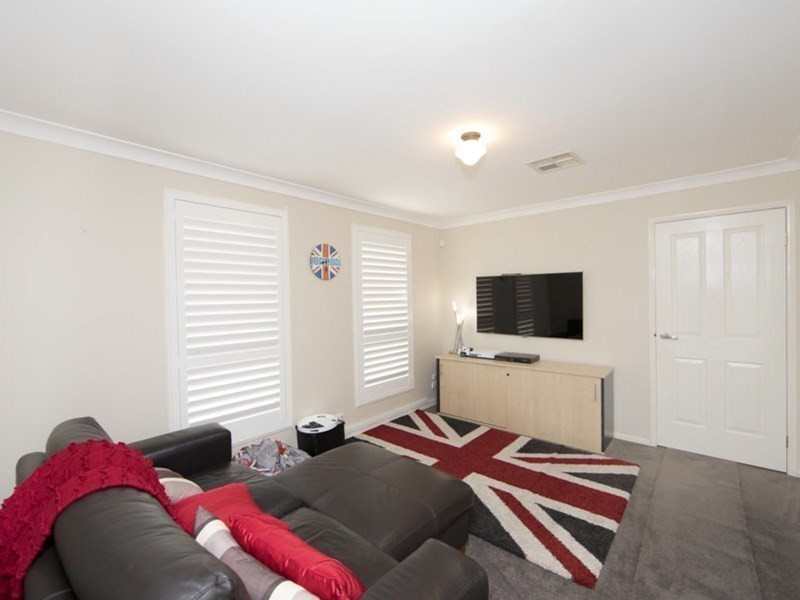 1 Hebrides Road, Fletcher NSW 2287