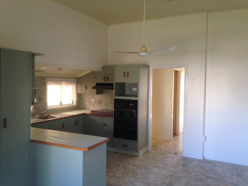 10 Delacy Street, Kaimkillenbun QLD 4406