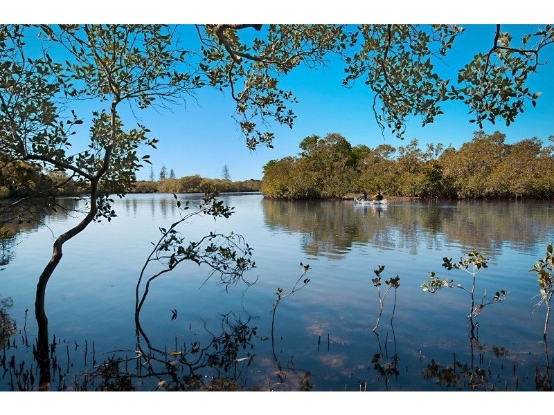 4 Wirree Drive, Ocean Shores NSW 2483