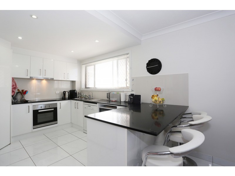 2/458 Marine Parade, Biggera Waters QLD 4216