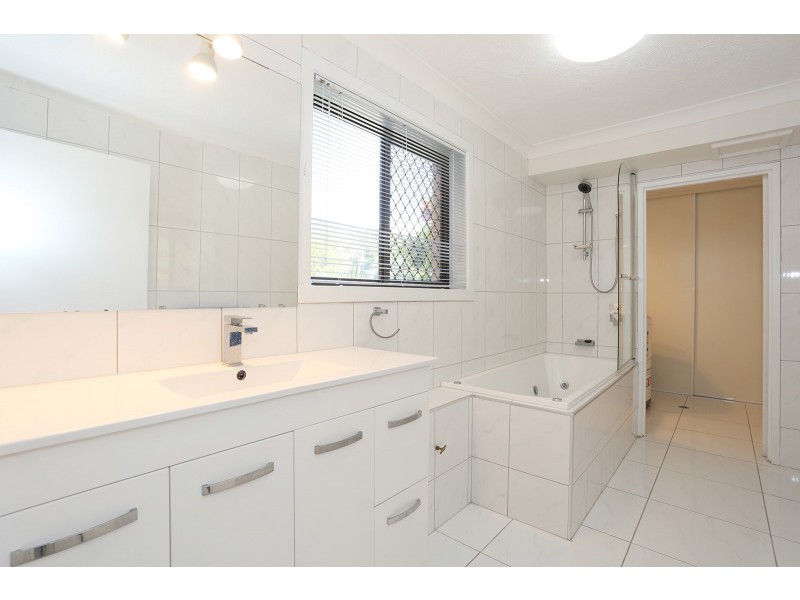 2/458 Marine Parade, Biggera Waters QLD 4216