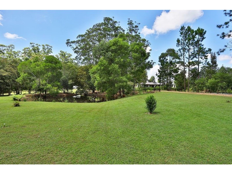 43 Highland Drive, Lake Macdonald QLD 4563