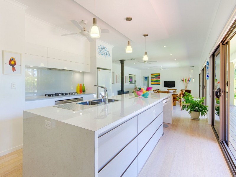 43 Highland Drive, Lake Macdonald QLD 4563