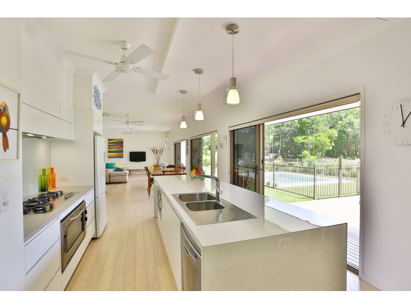 43 Highland Drive, Lake Macdonald QLD 4563