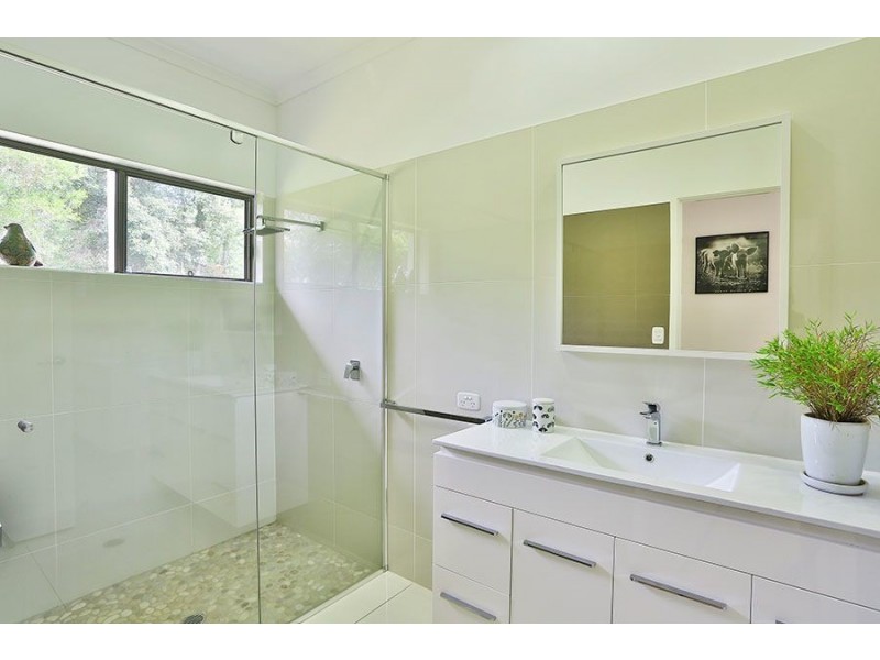 43 Highland Drive, Lake Macdonald QLD 4563