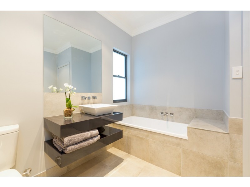 2/11 Palm Avenue, Coconuts QLD 4860