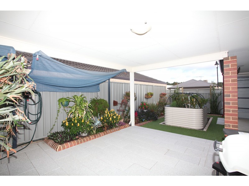 16 Thaxted Street, Wellard WA 6170