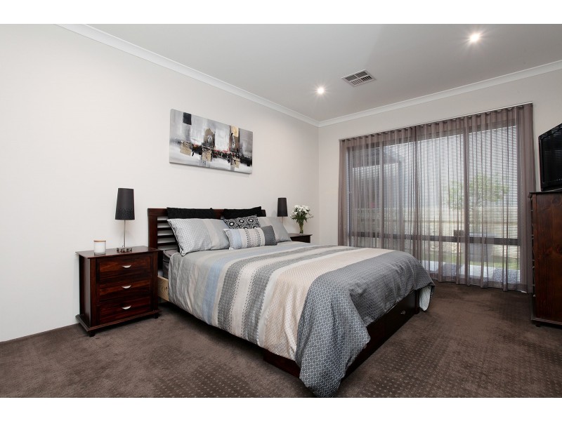 4 Pintaudi Court, Landsdale WA 6065