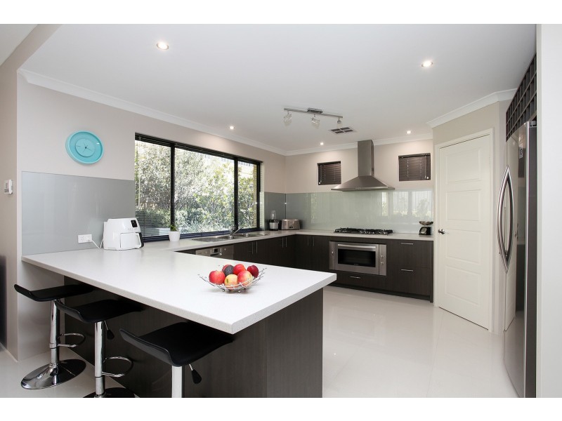 4 Pintaudi Court, Landsdale WA 6065