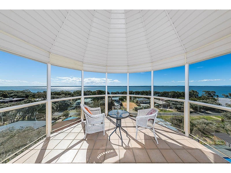 75 Wattle Grove, Loch Sport VIC 3851