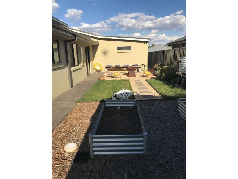 6 Lombardy Way, Orange NSW 2800